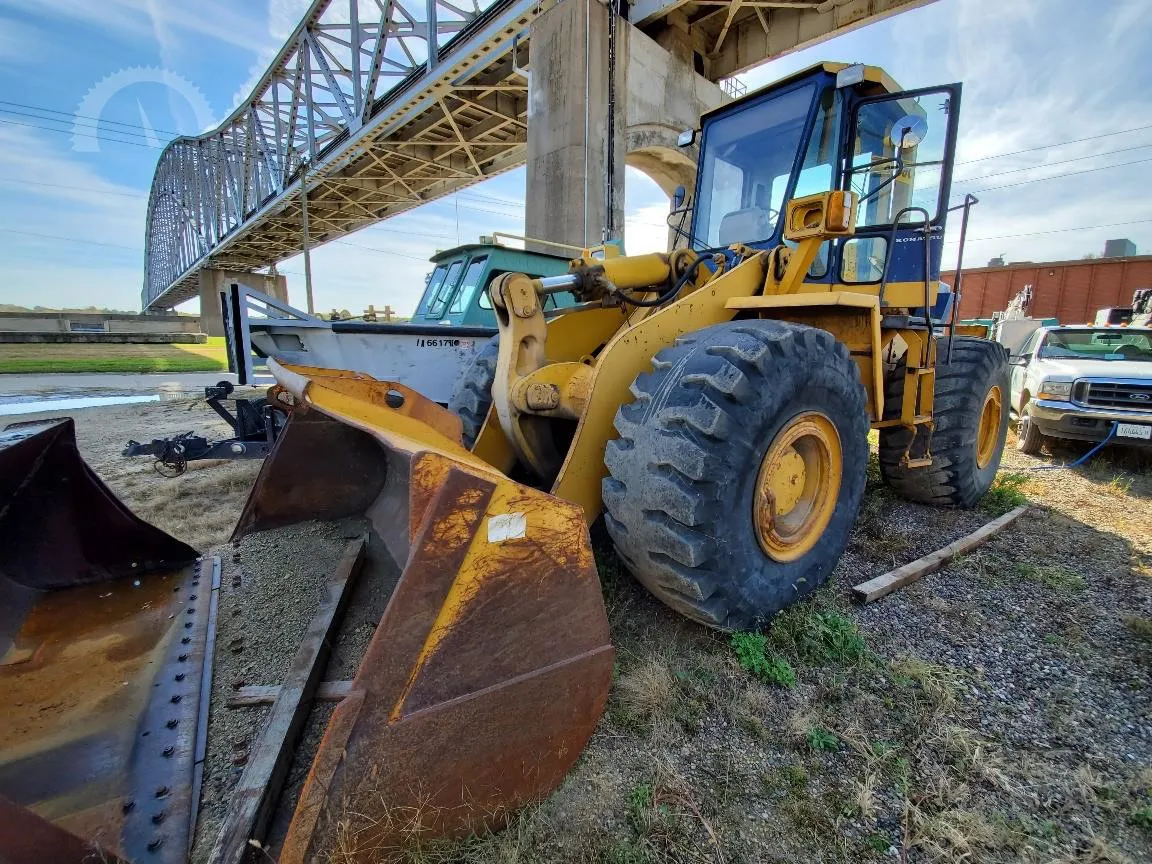 1988 KOMATSU WA420