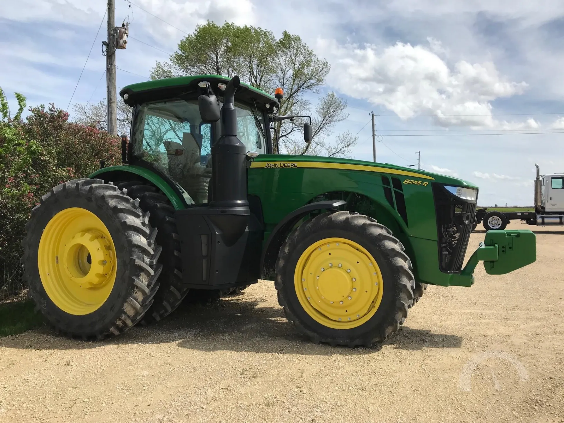 2016 JOHN DEERE 8245R