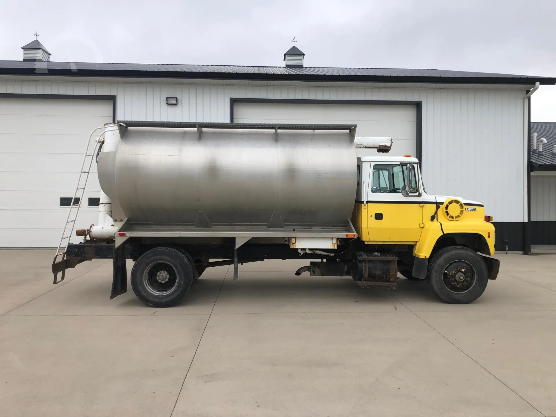 1995 FORD LN8000