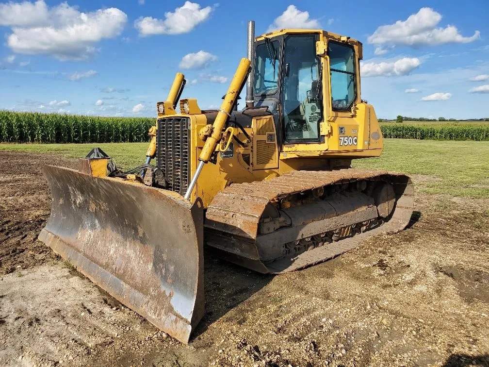 2001 DEERE 750C LGP