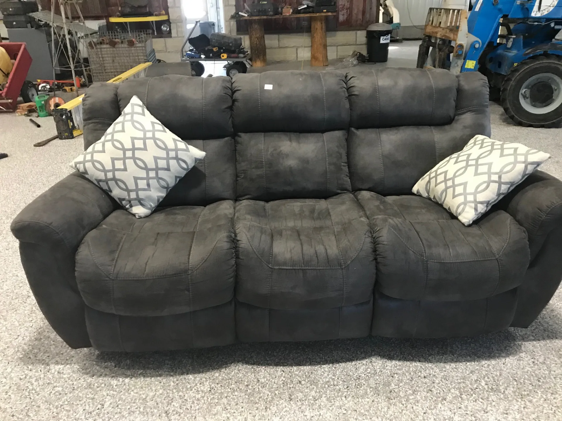 ANTIQUES/PRIMITIVES/HOUSEHOLD ONLINE ONLY AUCTION