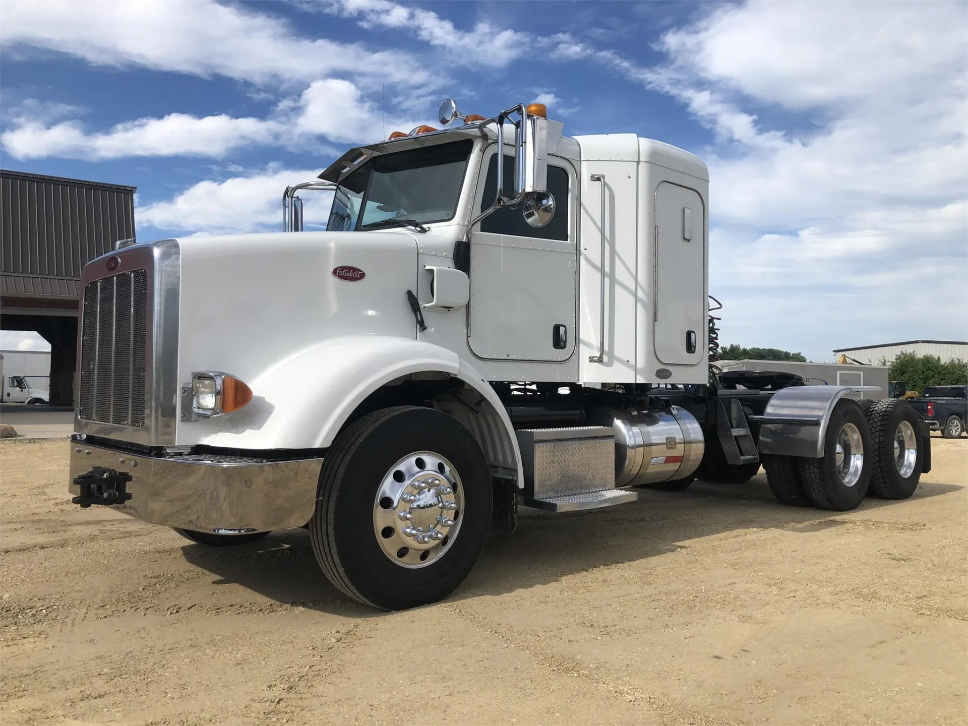2011 PETERBILT 365 SEMI