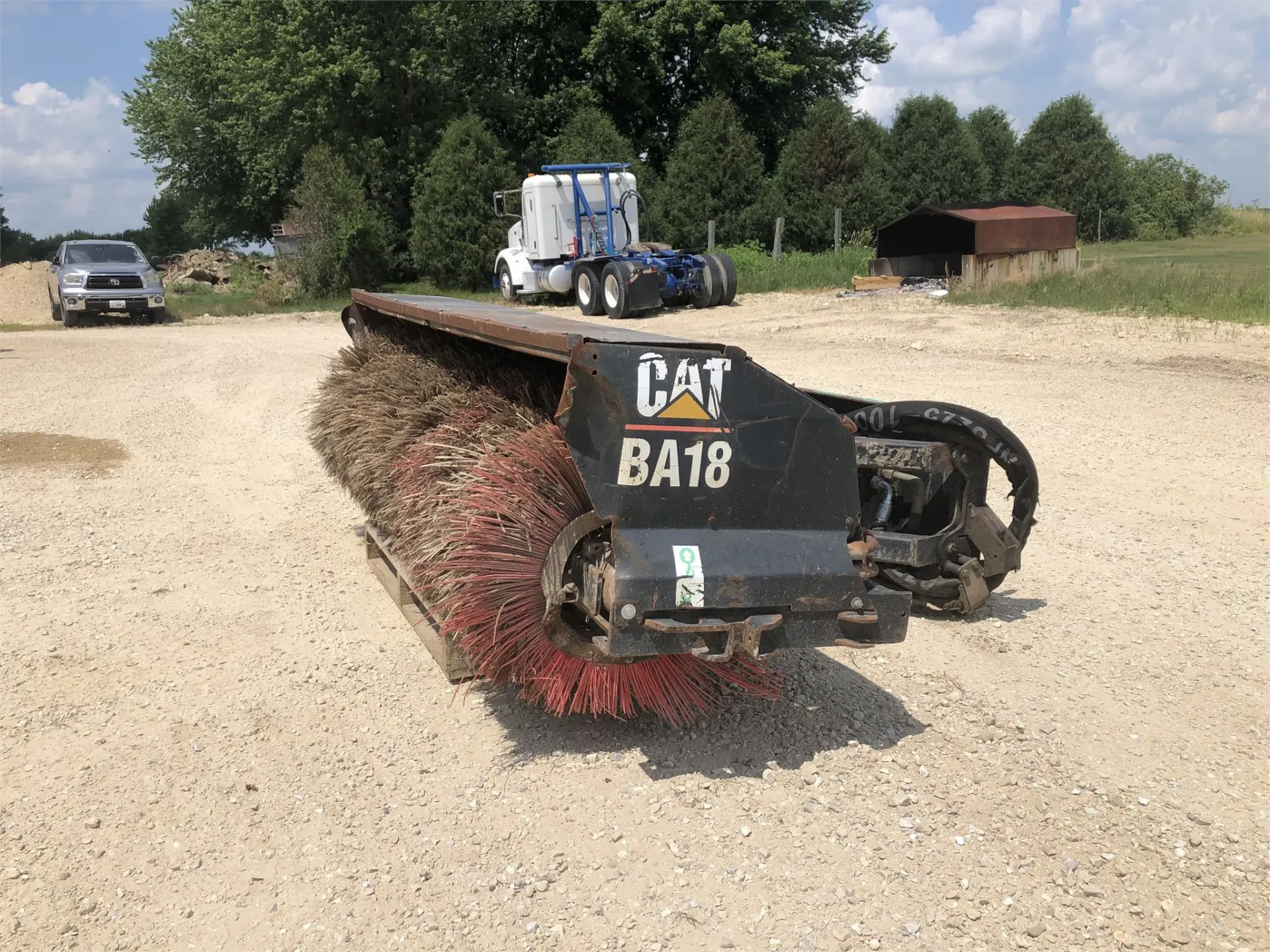 Old 20 Auctions CATERPILLAR BA18 HYDRAULIC ANGLE BROOM