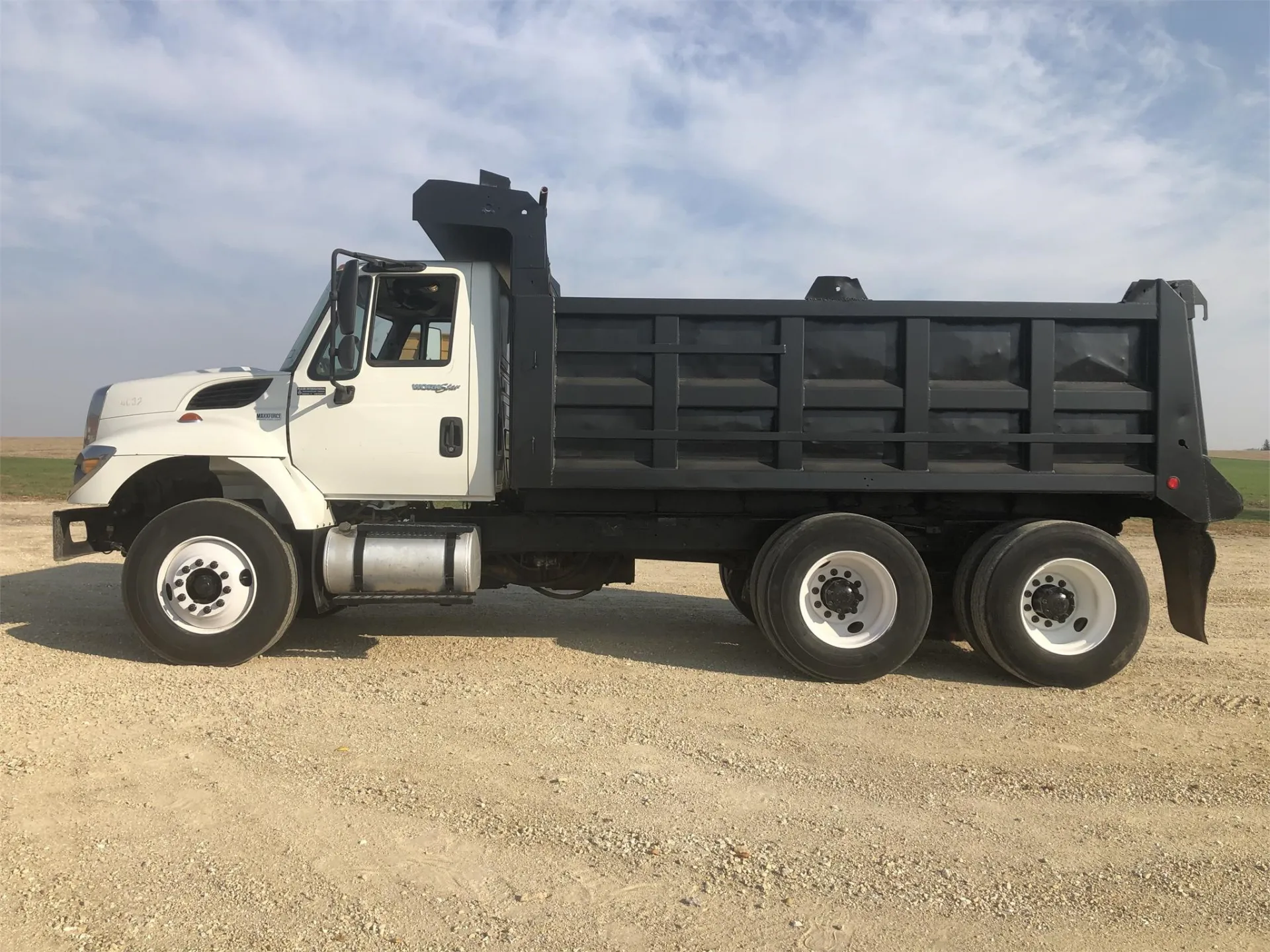 2012 INTERNATIONAL WORKSTAR 7400 DUMP TRUCK