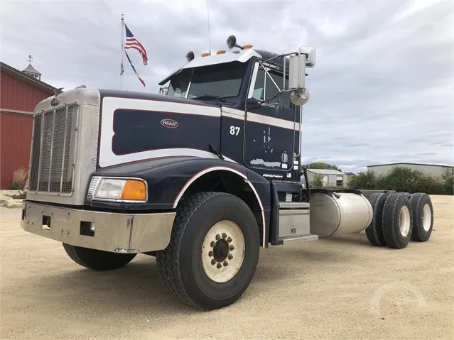 1993 PETERBILT 567 SEMI