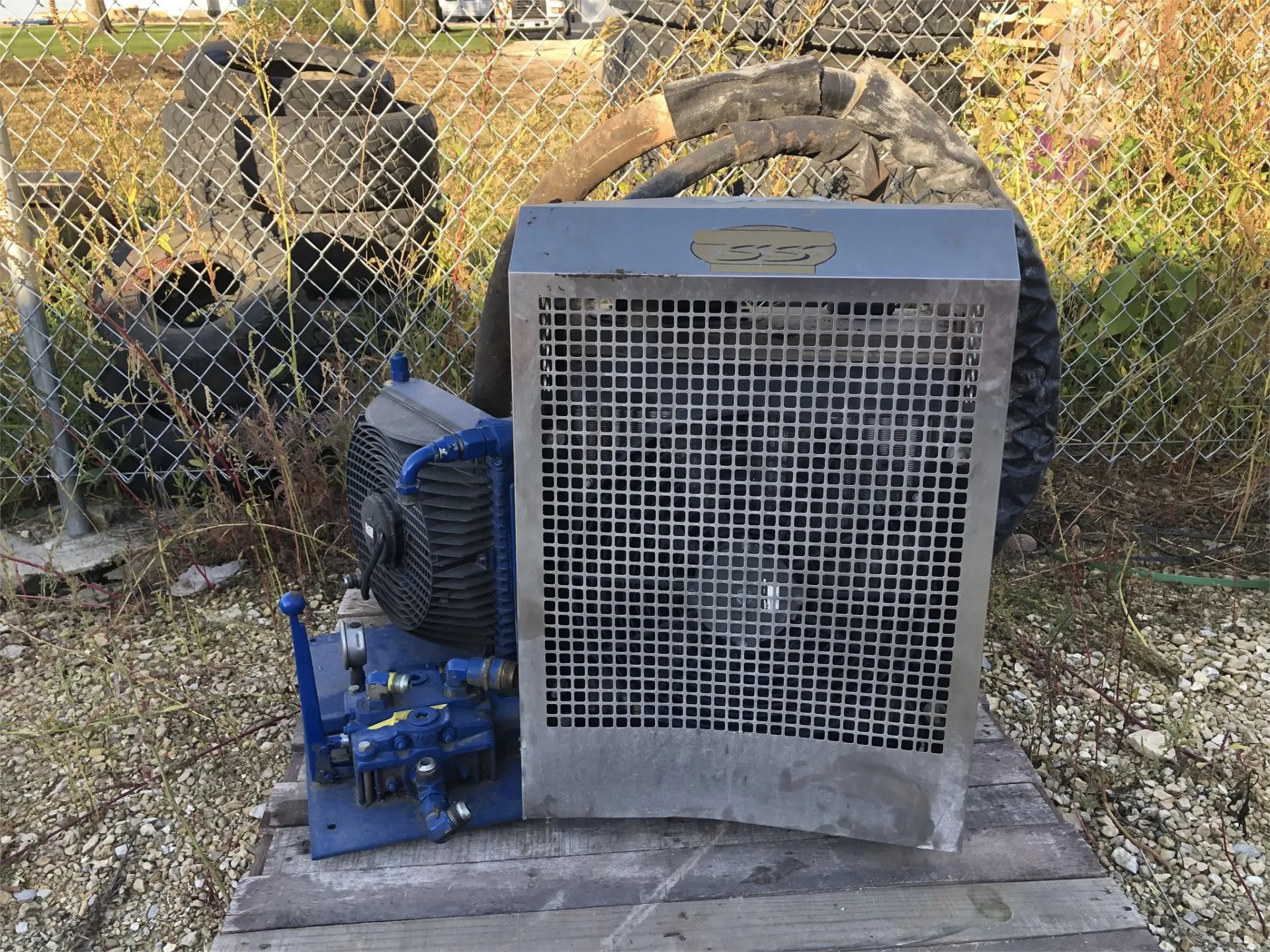 Old 20 Auctions THERMA FLOW 20 GALLON HYDRAULIC WET KIT TANK WITH COOLER