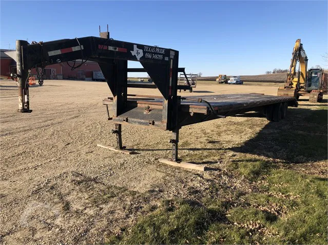 2008 TEXAS PRIDE 35 FOOT EQUIPMENT TRAILER