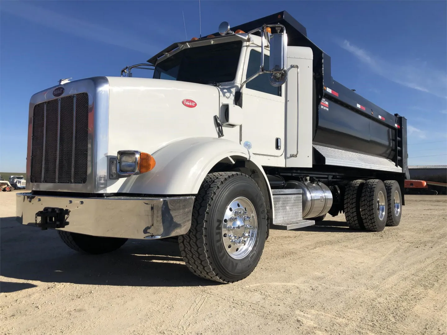 2012 PETERBILT 365 Dump Truck