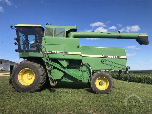 JOHN DEERE 7720 TITAN II