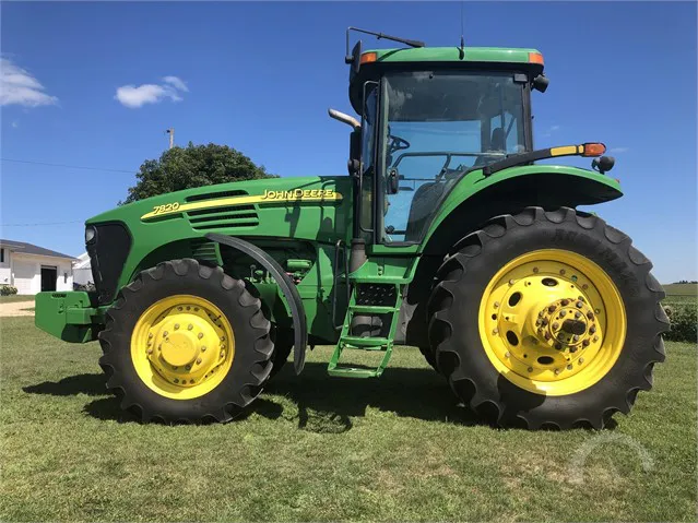 JOHN DEERE 7820
