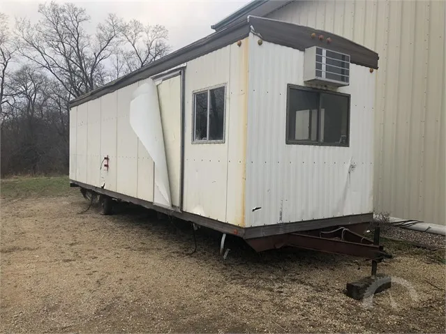 2002 SPECIALLY CONST 31 ft x 96 in