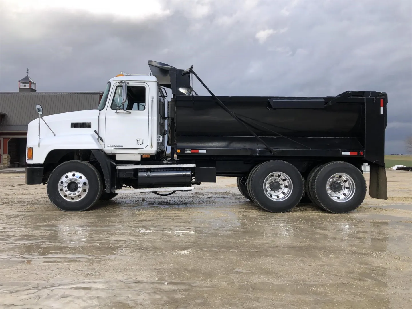 1999 MACK CH613