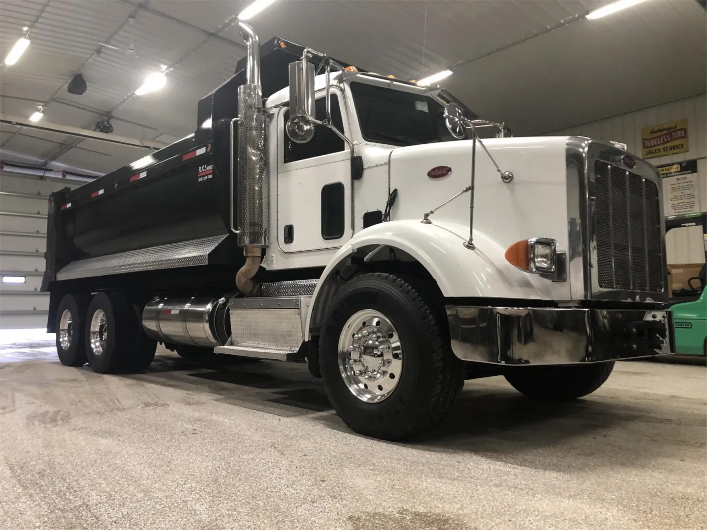 2011 PETERBILT 365 Dump Truck 
