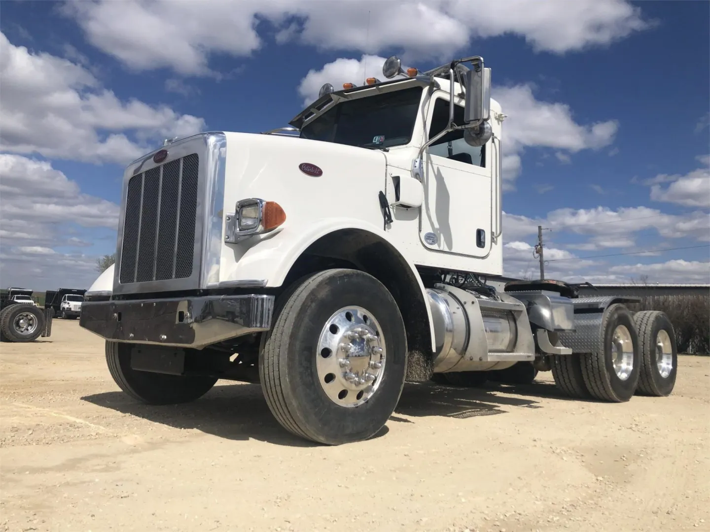 2015 PETERBILT 365