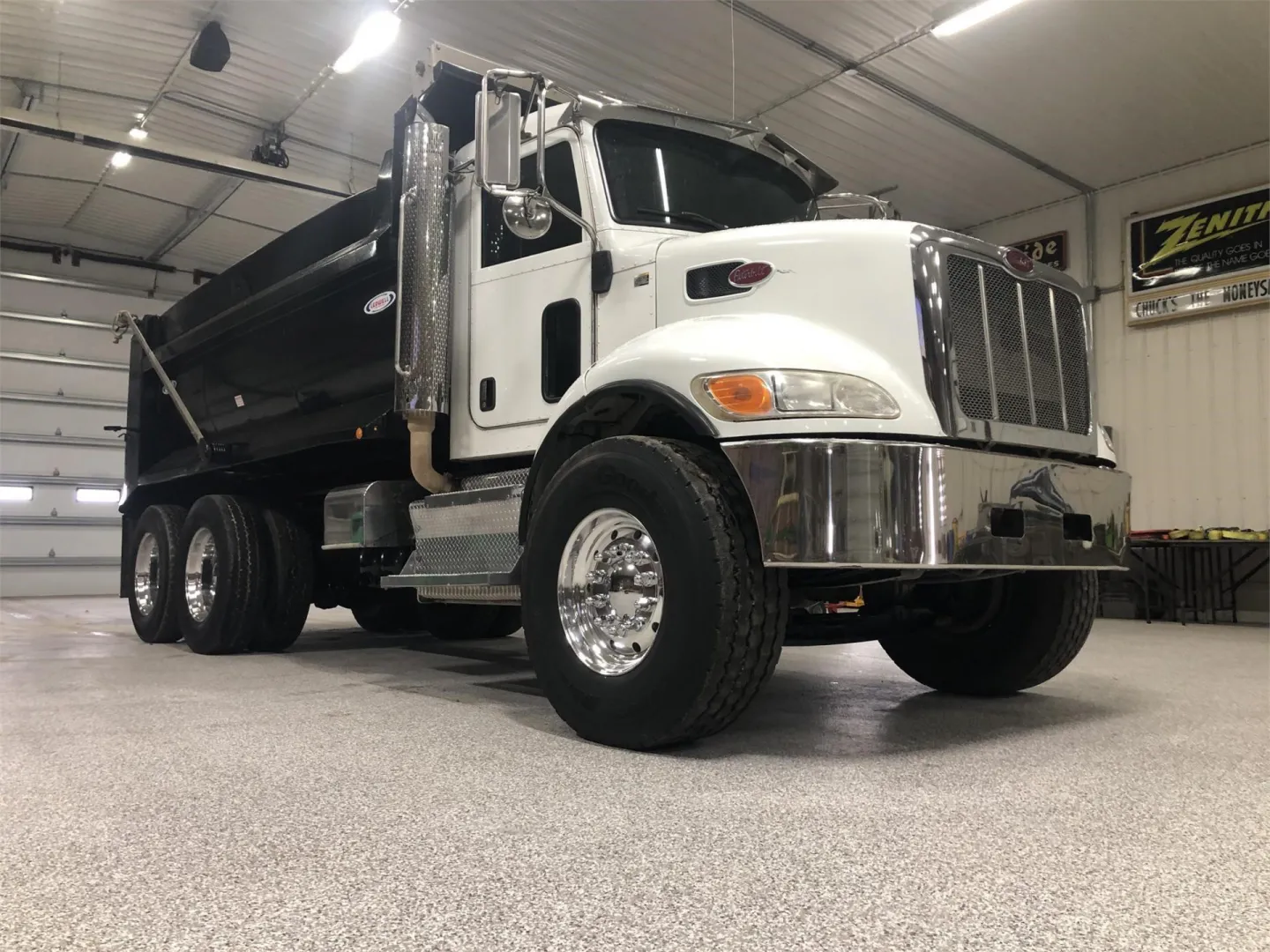 2016 PETERBILT 348