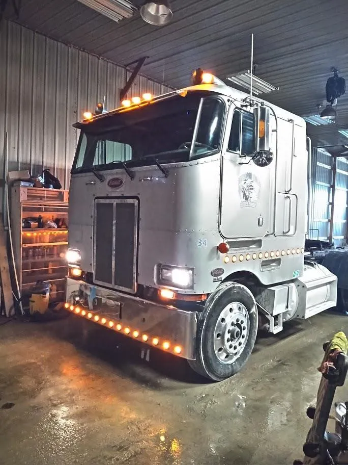1985 PETERBILT 362