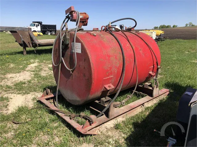 500 GALLON SKID MOUNTED FUEL TANK