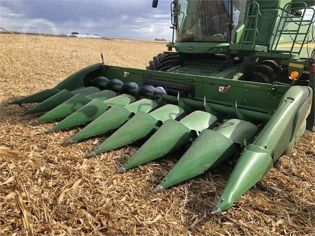 2017 JOHN DEERE 608C