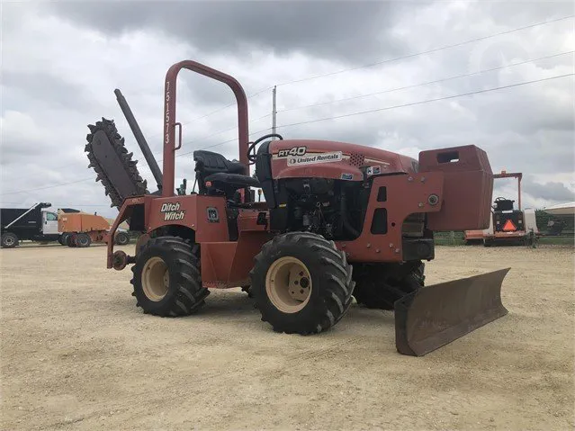 2005 DITCH WITCH RT40