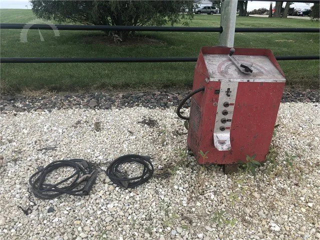 TWENTIETH CENTURY HEAVY DUTY 295 AMP WELDER