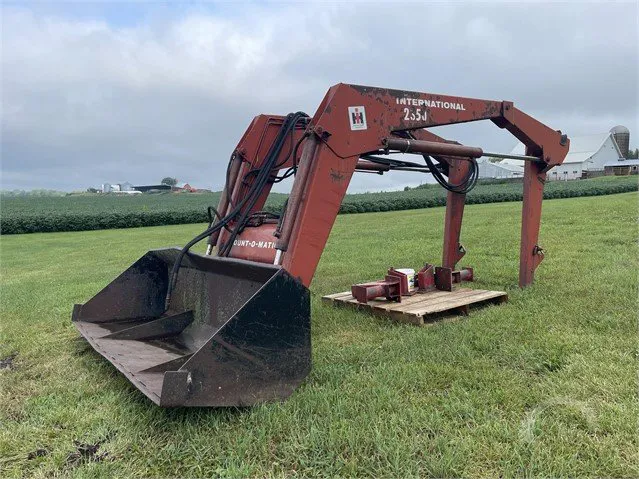 INTERNATIONAL 2350 Loaders