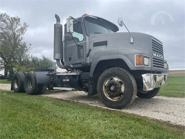 2004 MACK CH613