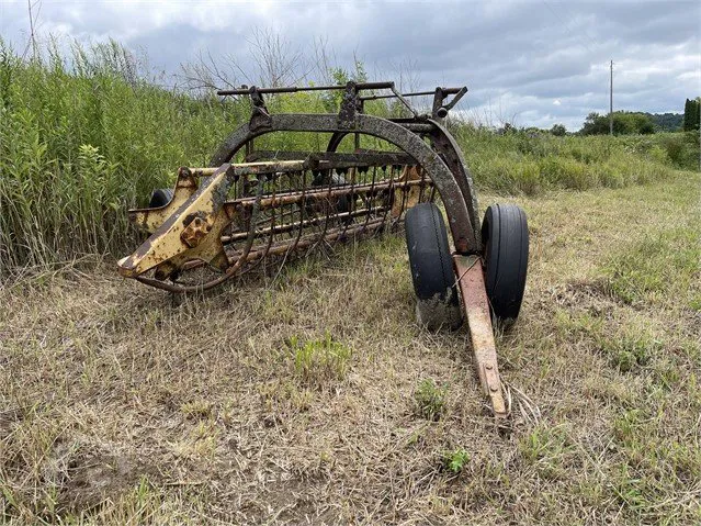 NEW HOLLAND 256