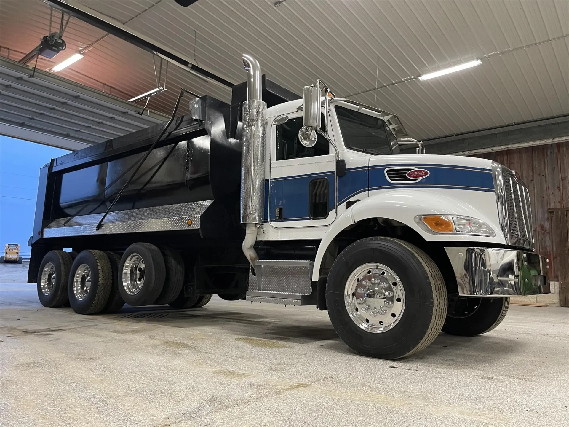 2010 PETERBILT 348