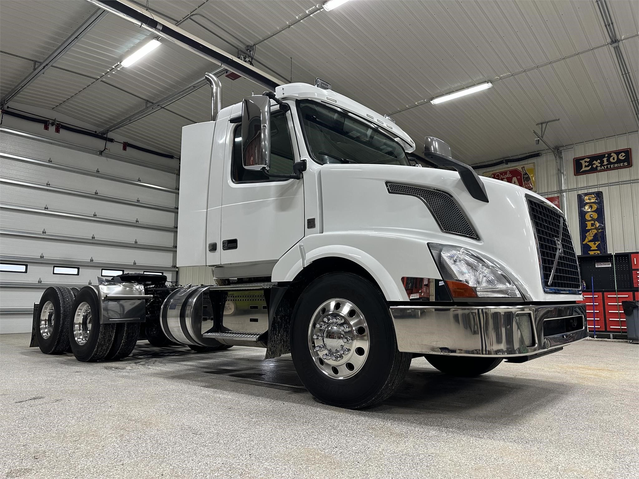 2018 VOLVO VNL64T300 